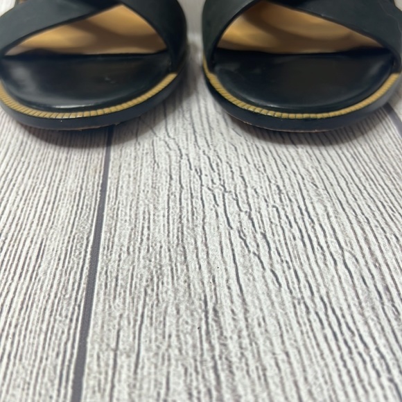 🔹 L.A.M.B. Chase Sandals with Lucite Heel - Picture 7 of 8